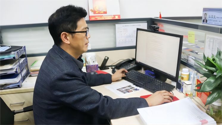 伍國良，“卷王”實錘了！